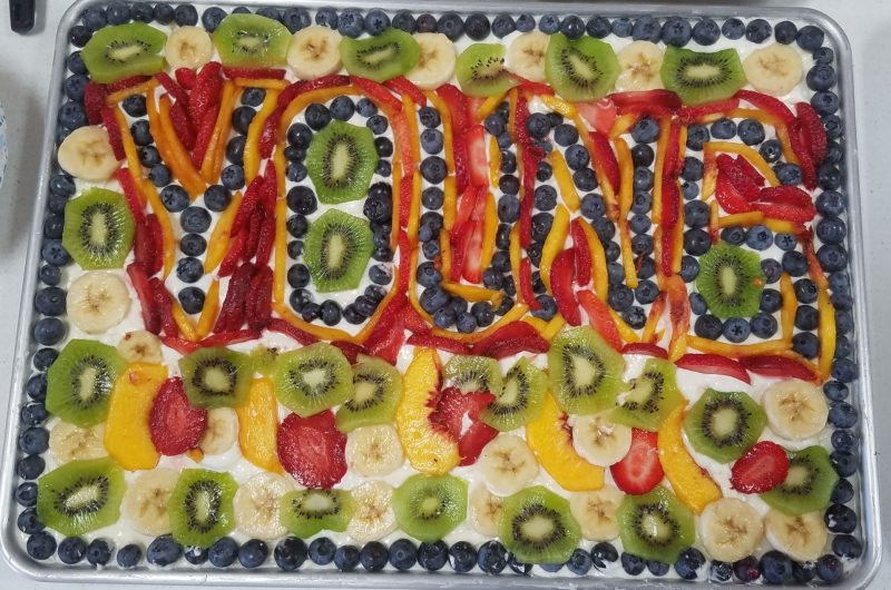 The MOST Amazing Fruit Pizza!